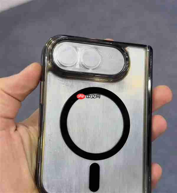 外观无悬念了！首款iPhone Fold保护壳模具偷跑  第4张