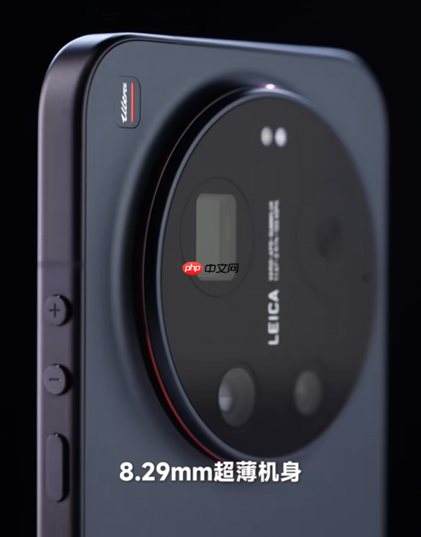 卢伟冰公布小米17 Ultra真机：首次直屏直边、8.29mm史上最薄  第1张