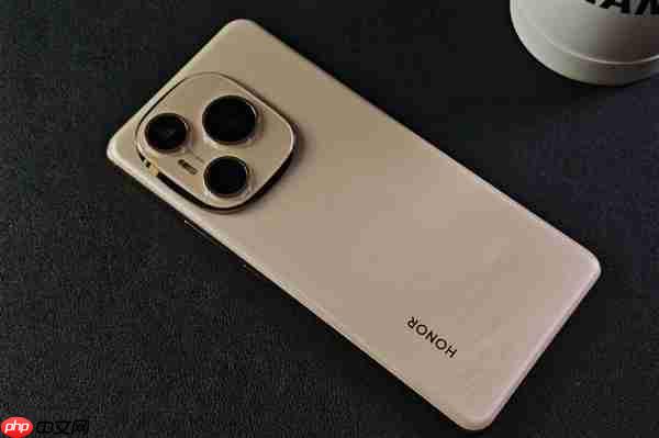 荣耀试产新电池：容量超过10000mAh 淘汰充电宝  第1张