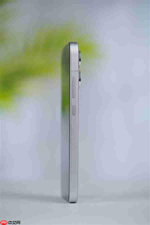 全息光刻美背太吸睛！OPPO Reno 15图赏  第9张