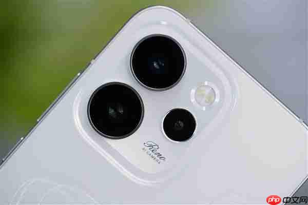 全息光刻美背太吸睛！OPPO Reno 15图赏  第13张