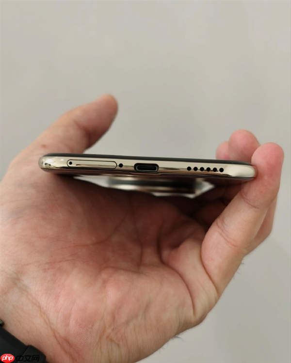 最薄Mate！华为Mate 70 Air真机现身：iPhone Air劲敌来了  第3张