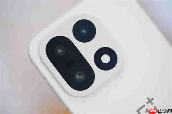 行业第一块165Hz高刷高分屏！一加15图赏  第17张