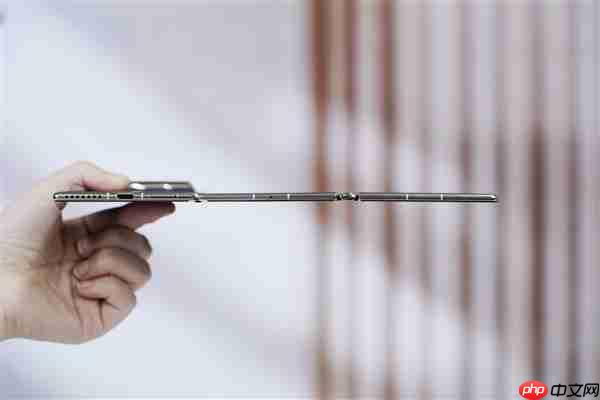 全球第2款三折叠！华为Mate XTs非凡大师图赏  第5张