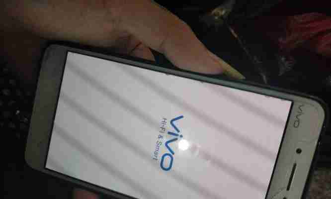 vivo手机屏幕失灵无法操作时如何强制关机？  第1张