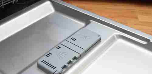 洗碗机洗手机的正确方法（让手机焕然一新）  第2张