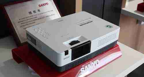 如何应对没有遥控器的老式投影仪(解决老式投影仪遥控器问题的简便方法) 第1张 如何应对没有遥控器的老式投影仪(解决老式投影仪遥控器问题的简便方法) 第1张