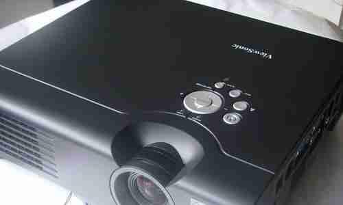 如何应对没有遥控器的老式投影仪(解决老式投影仪遥控器问题的简便方法) 第2张 如何应对没有遥控器的老式投影仪(解决老式投影仪遥控器问题的简便方法) 第2张