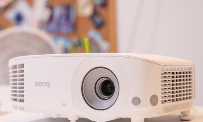 投影仪插上后没有反应怎么办（解决投影仪无法启动的常见问题及解决方法）  第3张