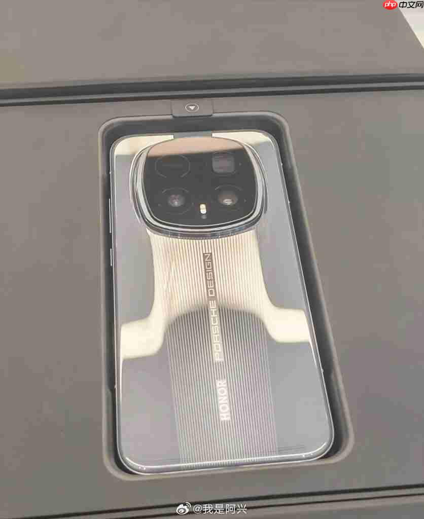 HONOR Magic8 RSR 保时捷版实机照片流出！机背 200MP OIS 三镜、RAM 价高企下仍具「这配置」？  第2张