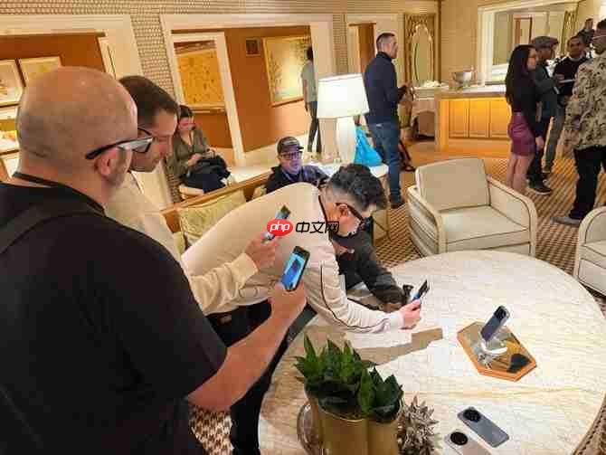 荣耀ROBOT PHONE亮相2026 CES,以颠覆性设计斩获多项顶级大奖 第2张 荣耀ROBOT PHONE亮相2026 CES,以颠覆性设计斩获多项顶级大奖 第2张