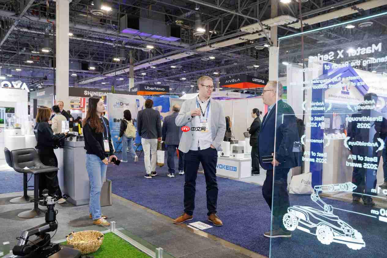 耐士劳发布首款融合星基RTK、AI视觉与激光雷达割草机器人 第1张 耐士劳发布首款融合星基RTK、AI视觉与激光雷达割草机器人 第1张