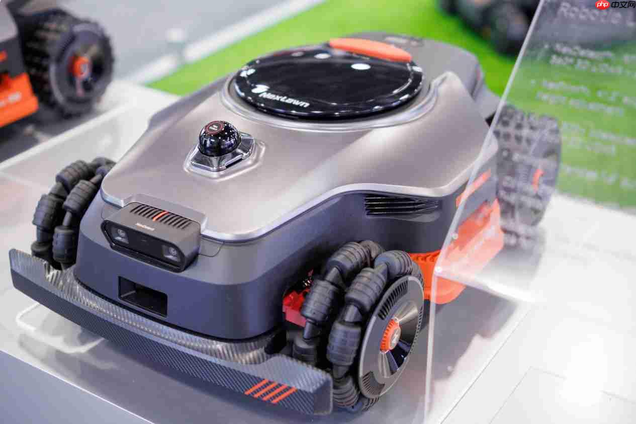 耐士劳发布首款融合星基RTK、AI视觉与激光雷达割草机器人 第3张 耐士劳发布首款融合星基RTK、AI视觉与激光雷达割草机器人 第3张